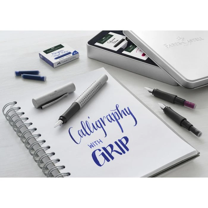 Faber-Castell Schreibset Grip 2011 Kalligrafie Set, Silber, Füller Und Zubehör, Etui Aus Metall 7 Faber-Castell Schreibset Grip 2011 Kalligrafie Set, Silber, Füller Und Zubehör, Etui Aus Metall – Bild 5